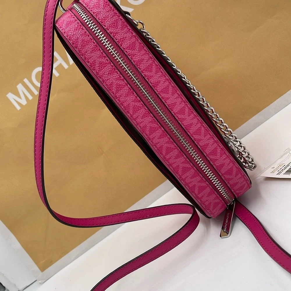 Michael Kors Jet Set Large Signature Logo Chain Crossbody Bag
Dragonfruit
NWT - Picture 7 of 16